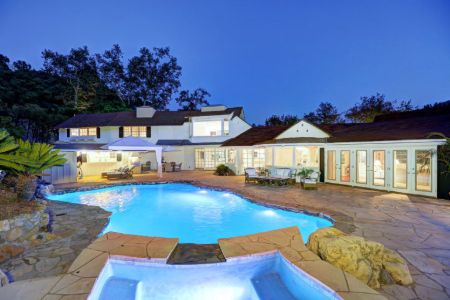 Donna Mills sold her Beverly Hills home for $3 million in 2005.